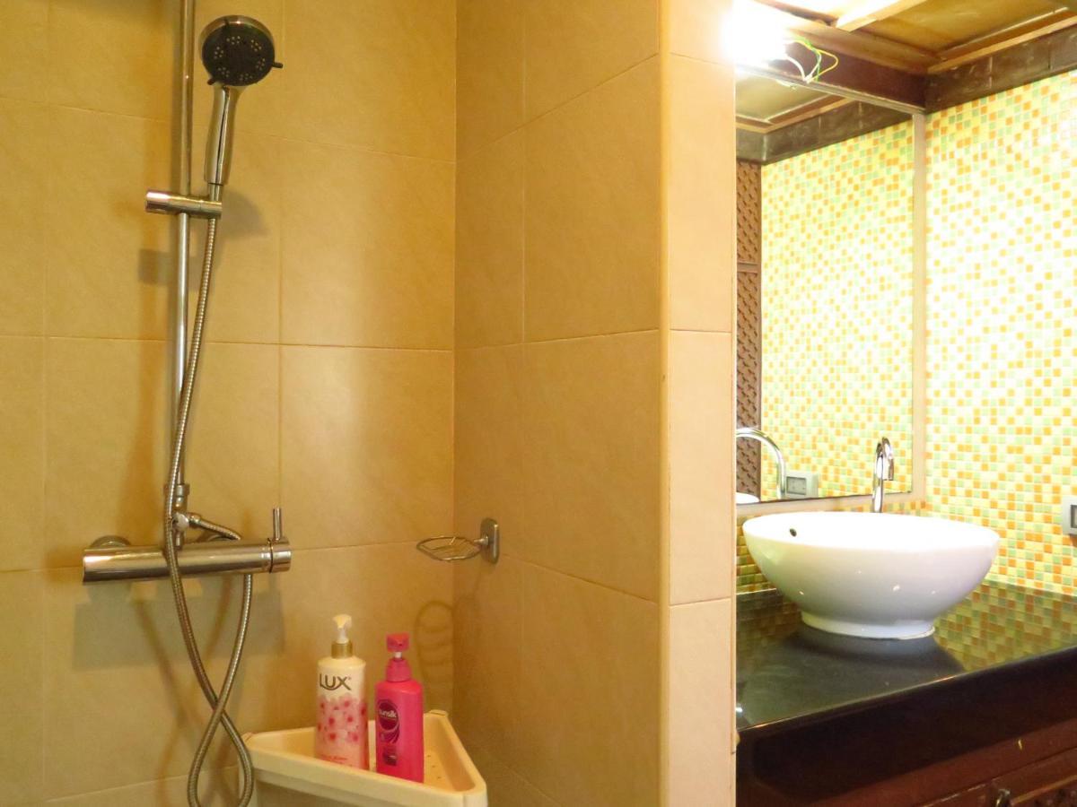 639 2 Bedroom Contemporary Teak Wood Semesterbostad Patong