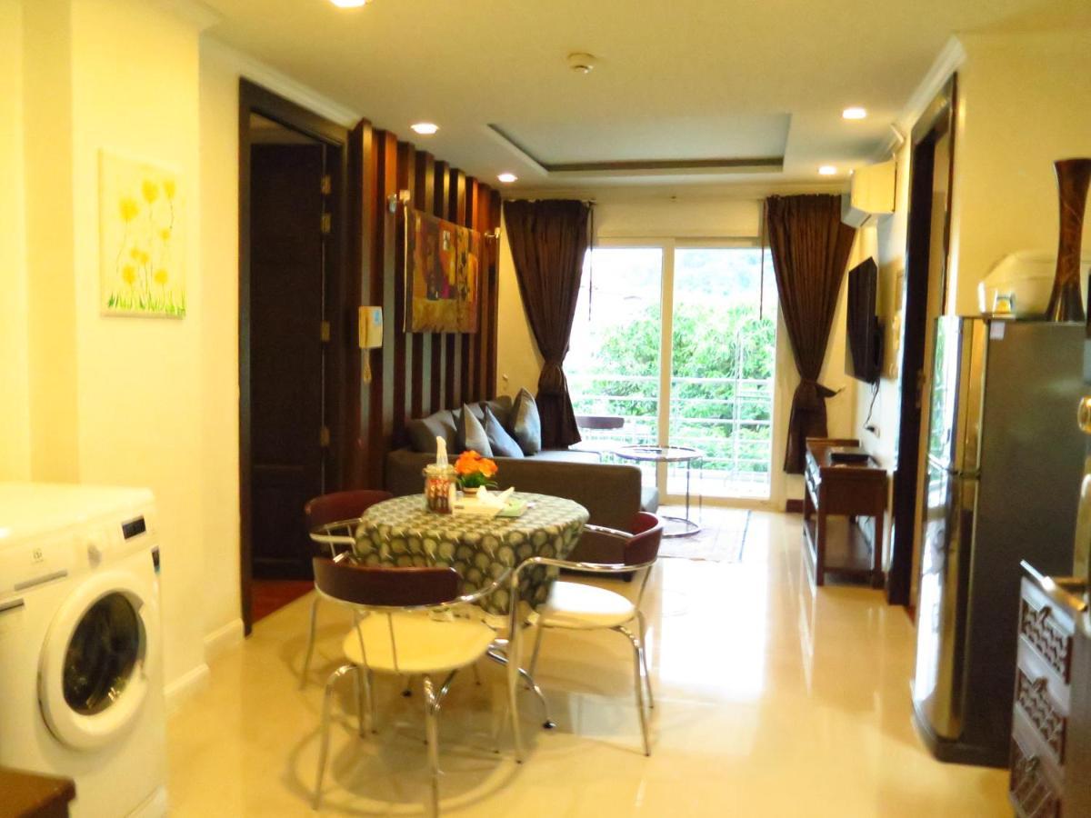 639 2 Bedroom Contemporary Teak Wood Semesterbostad *