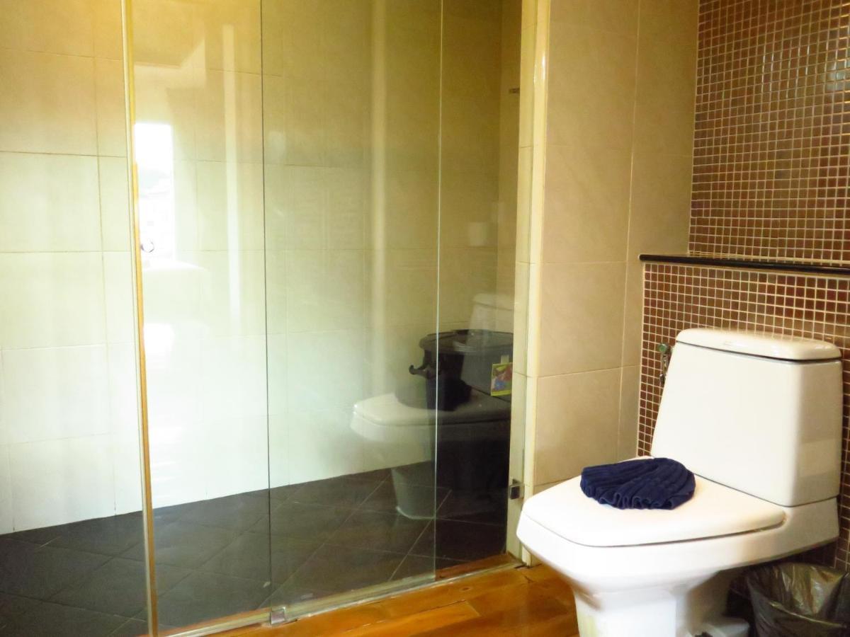 639 2 Bedroom Contemporary Teak Wood Semesterbostad *